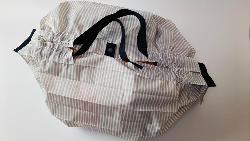 Shupattoバッグにカゴ7割分の食料品を入れた様子