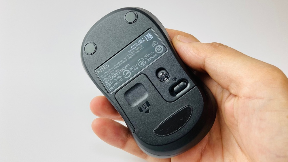 ロジクール マウス「M185」の裏面